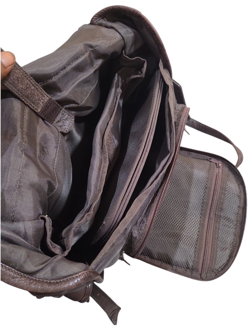 Canyon Outback Columbus Zoo Leather Convertible Bag - Picture 7 of 16